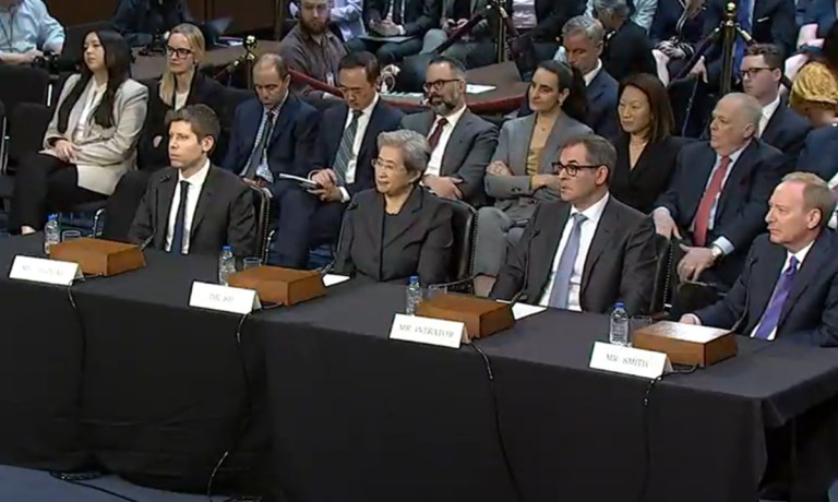 Tech Leaders Urge Congress for ‘Light-Touch’ AI Regulations